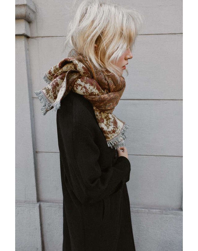 자라 자라 태피스트리 프린트 자카드 스카프 3534/210/711 SAND 멀티컬러 착용컷