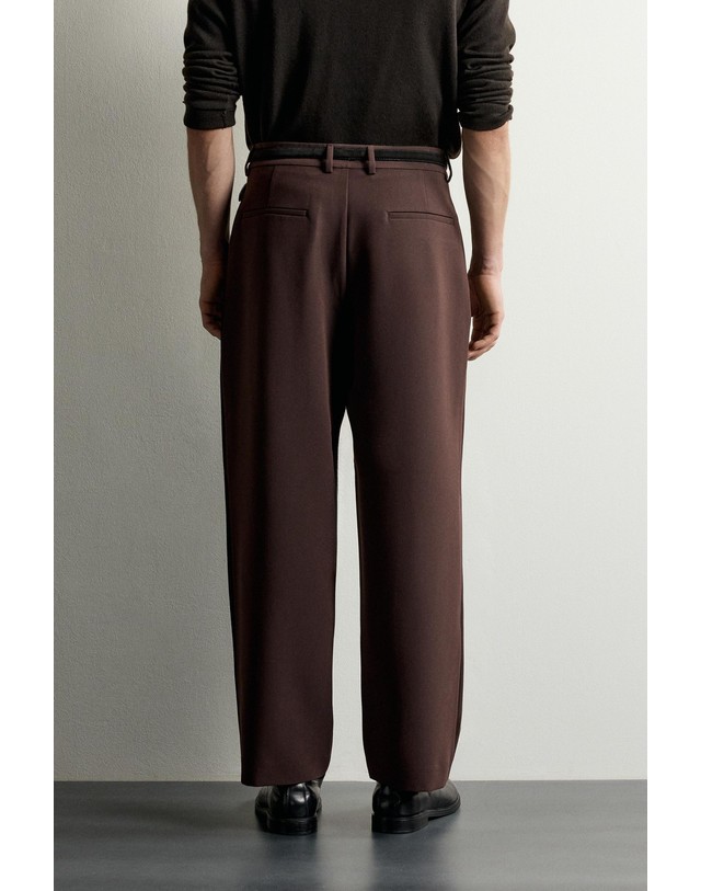 자라 자라 릴렉스핏 플리츠 팬츠 8281/740/971 GARNET 레드 착용컷