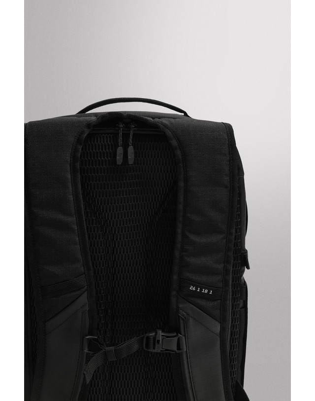 자라 자라 테크니컬 멀티포켓 스포츠 백팩 3243/820/800 BLACK 블랙 착용컷