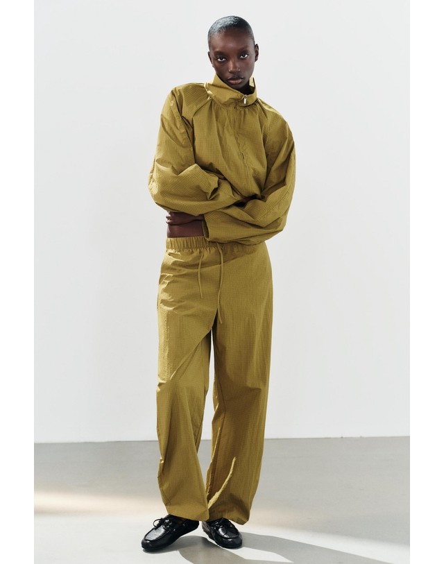 자라 자라 테크니컬 패브릭 벌룬 팬츠 1255/589/305 MUSTARD 머스타드 착용컷