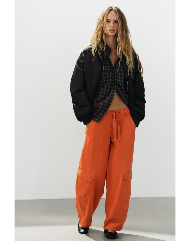자라 자라 오버사이즈 코튼 카고 팬츠 0695/250/615 ORANGE 오렌지 착용컷