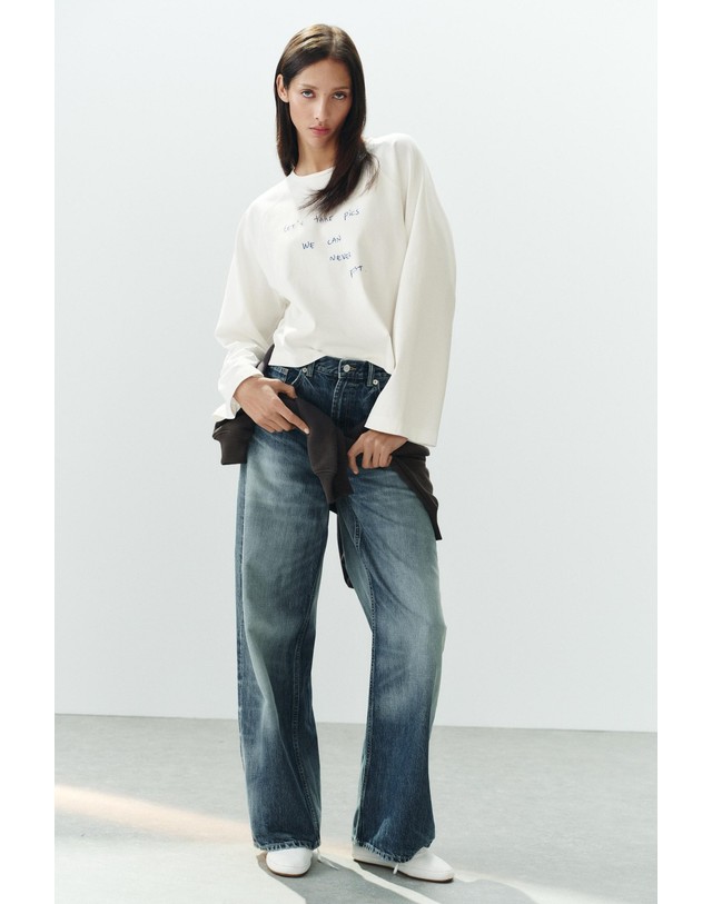 자라 자라 그래픽 크롭 래글런 긴팔 티셔츠 0264/145/251 OYSTER-WHITE 아이보리 착용컷