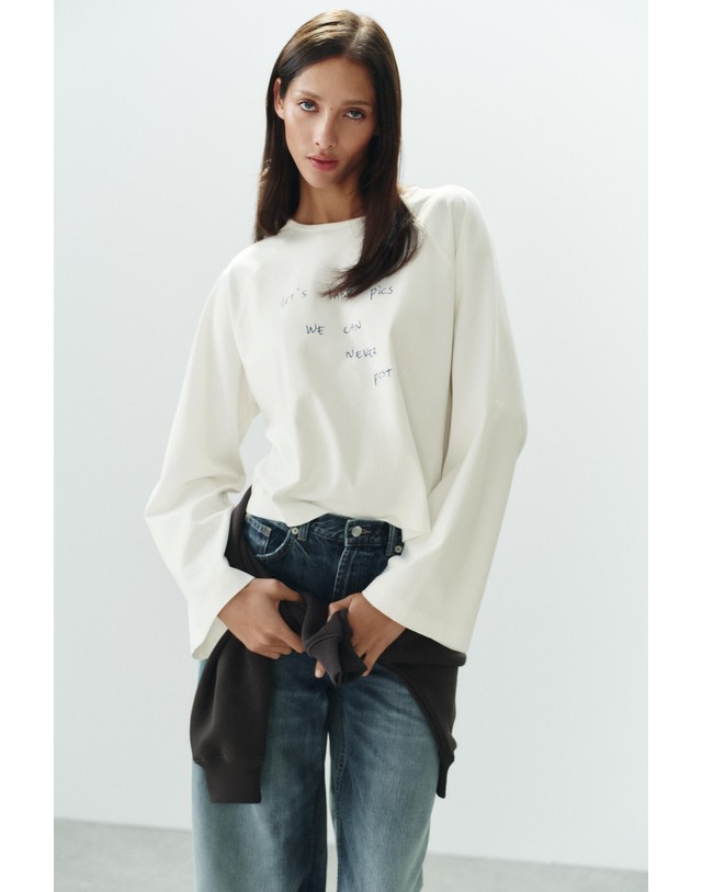 자라 자라 그래픽 크롭 래글런 긴팔 티셔츠 0264/145/251 OYSTER-WHITE 아이보리 착용컷