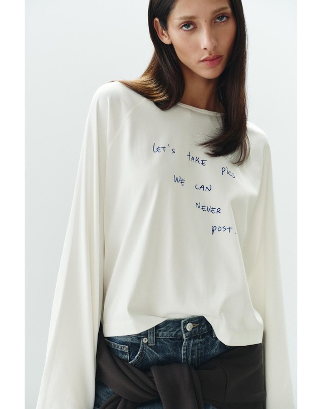 자라 자라 그래픽 크롭 래글런 긴팔 티셔츠 0264/145/251 OYSTER-WHITE 아이보리 착용컷