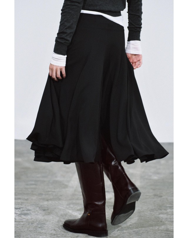 자라 자라 볼륨 플레어 미디 스커트 4088/243/800 BLACK 블랙 착용컷