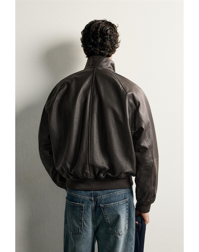 자라 자라 릴렉스핏 레더 하이넥 자켓 2521/652/716 DARK BROWN 초콜릿 착용컷