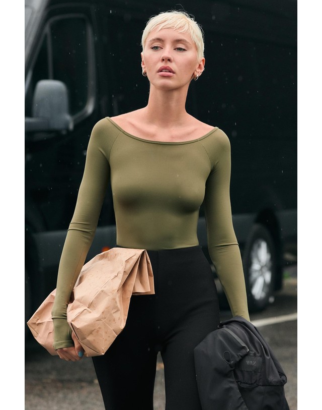 자라 자라 보트넥 오프숄더 바디수트 5039/865/505 KHAKI 카키 착용컷