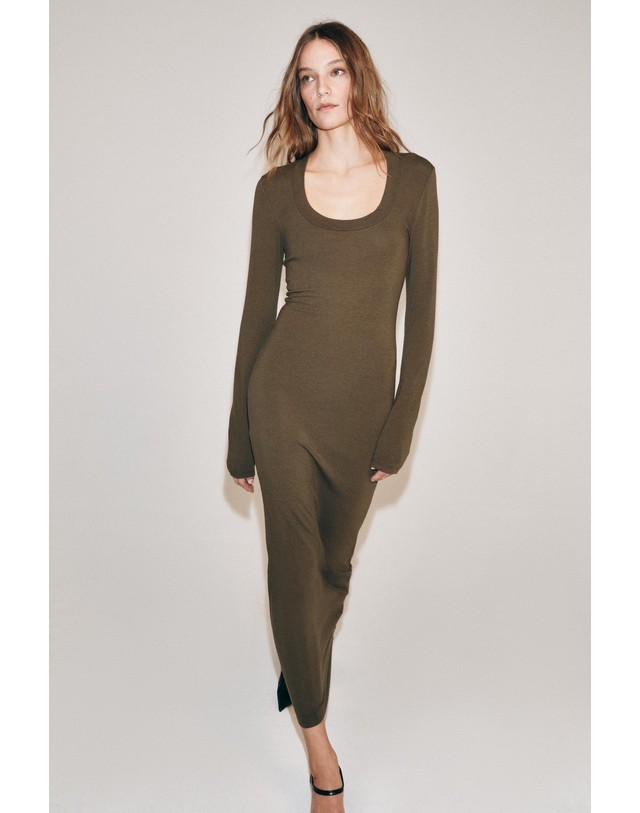 자라 자라 스쿱넥 슬림핏 롱 원피스 5039/480/507 DARK KHAKI 카키 착용컷
