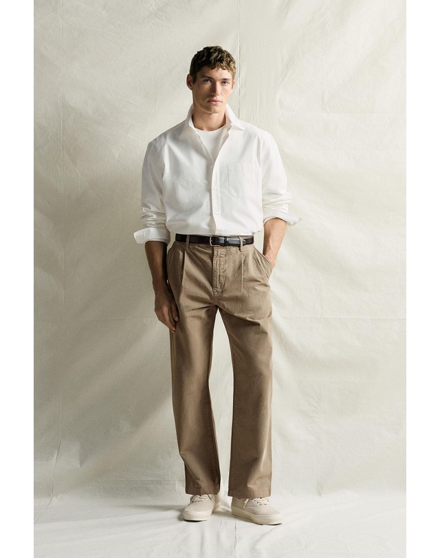 자라 자라 레귤러핏 플리츠 치노 팬츠 2553/754/832 TAUPE GREY 베이지 착용컷