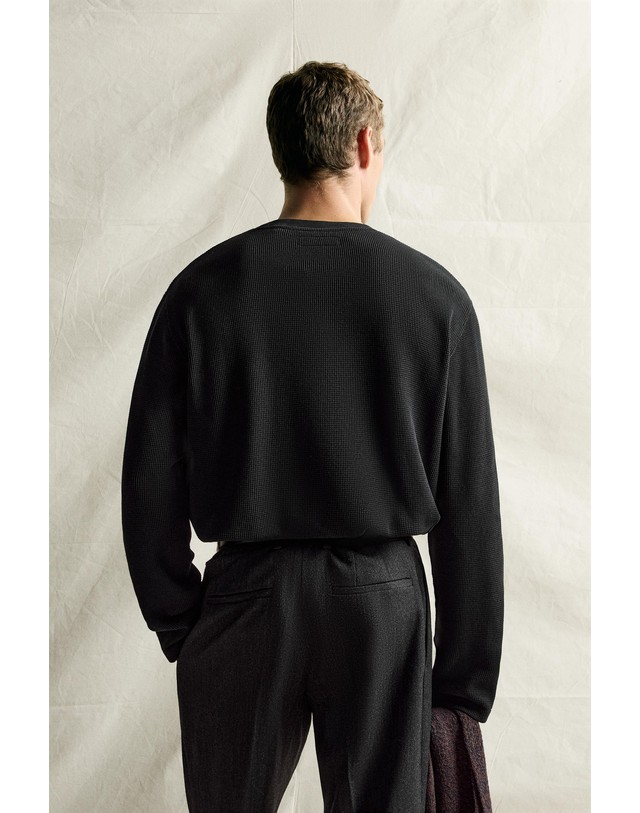 자라 자라 와플 텍스처 라운드넥 긴팔 티셔츠 4161/307/800 BLACK 블랙 착용컷