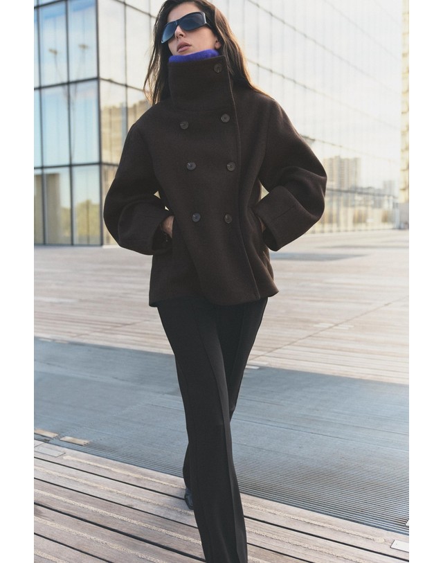 자라 자라 하이넥 더블 버튼 숏 코트 8372/311/700 BROWN 초콜릿 착용컷