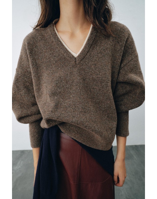 자라 자라 더블 이펙트 V넥 울 스웨터 5755/103/706 MINK 브라운 착용컷
