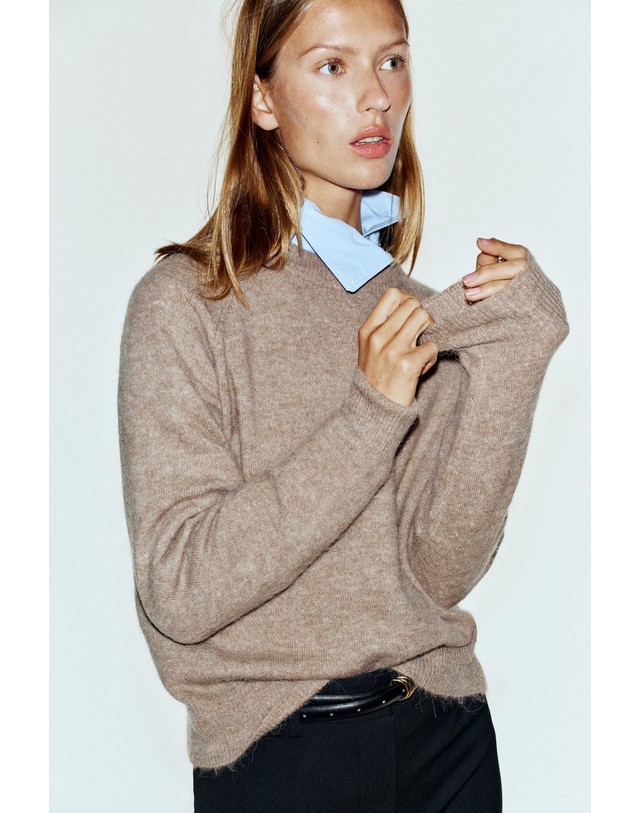 자라 자라 울 알파카 라운드넥 니트 스웨터 9598/251/737 BROWN / TAUPE 베이지 착용컷