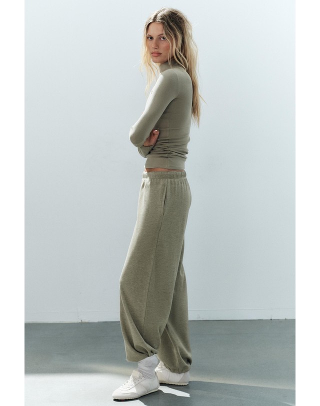 자라 자라 플루이드 와이드 조거 팬츠 3253/828/916 GREY GREEN 카키 착용컷