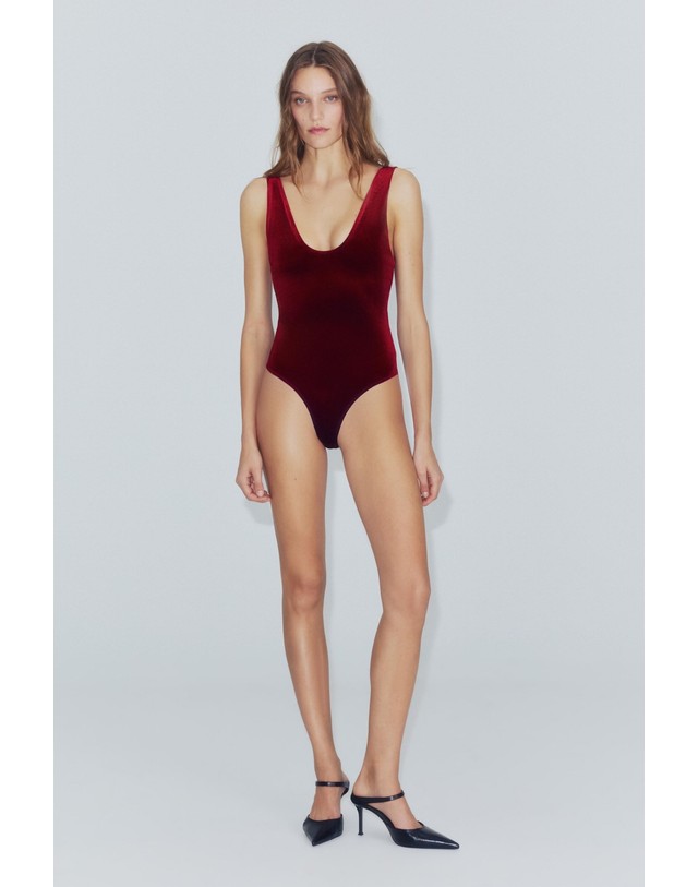 자라 자라 벨벳 민소매 바디수트 5070/460/641 DARK RED 레드 착용컷