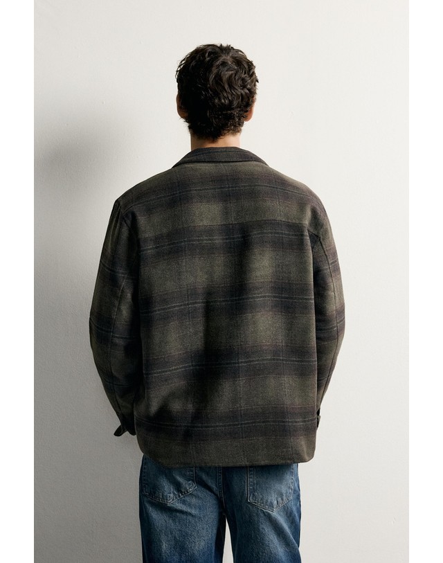 자라 자라 레귤러핏 체크 오버셔츠 5854/111/505 KHAKI 카키 착용컷
