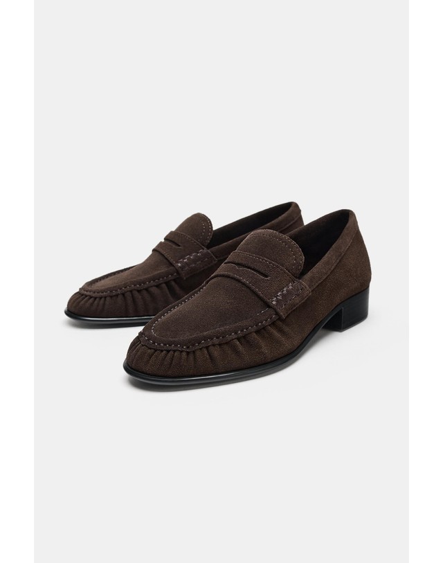 자라 자라 스플릿 스웨이드 페니 로퍼 2571/810/700 BROWN 초콜릿 착용컷