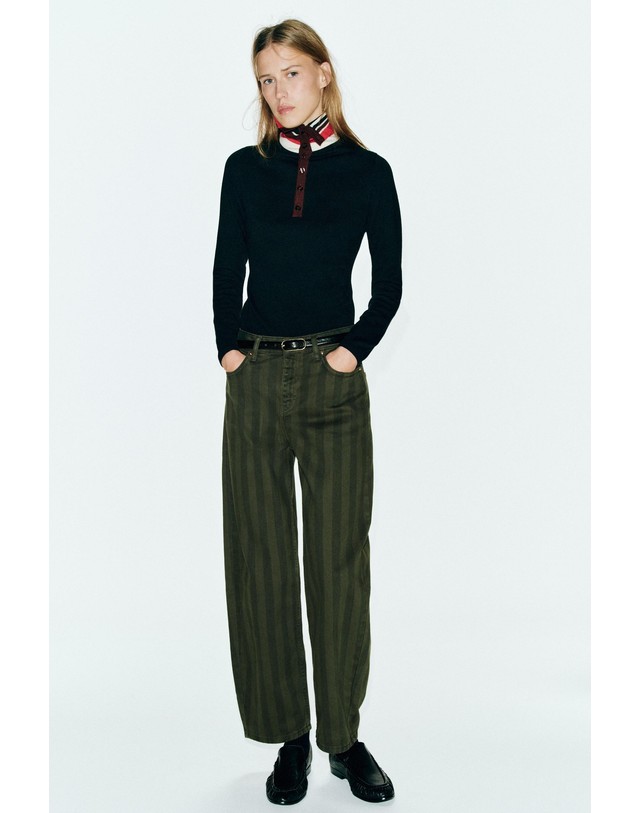 자라 자라 스트라이프 하이넥 니트 스웨터 2893/146/330 MULTICOLOURED 블랙 착용컷