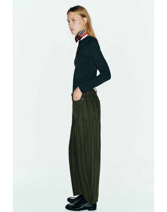 자라 자라 스트라이프 하이넥 니트 스웨터 2893/146/330 MULTICOLOURED 블랙 착용컷