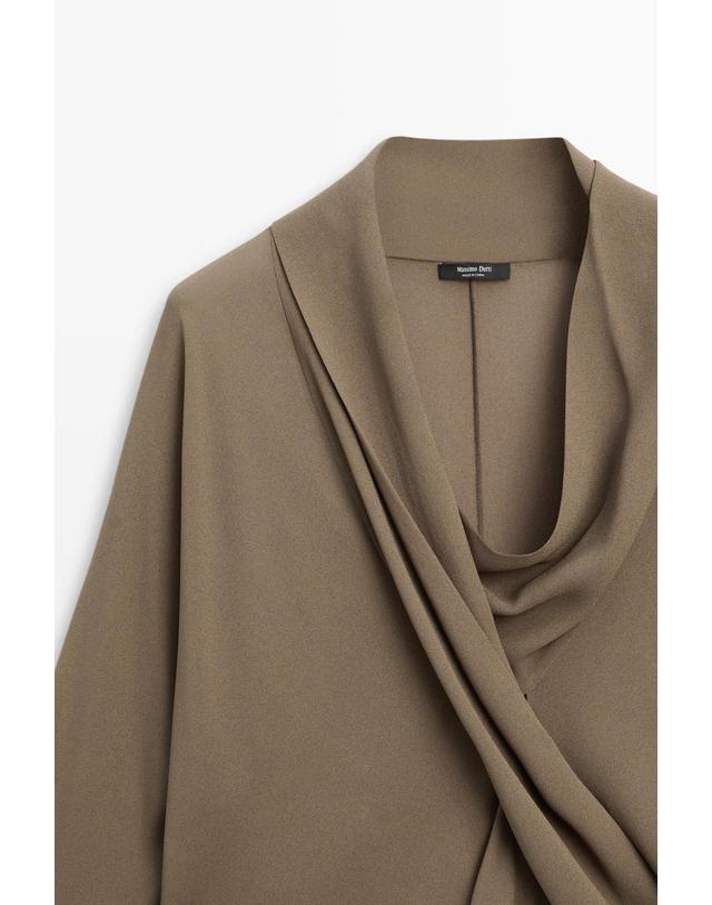 마시모두띠 마시모두띠 드레이프 서플리스넥 블라우스 5190/590 DARK KHAKI 카키 착용컷