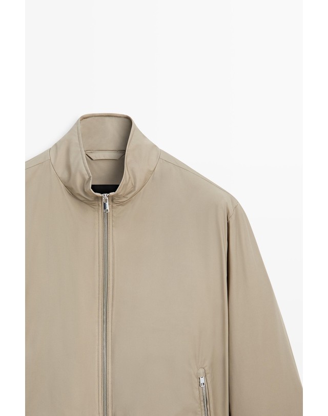 마시모두띠 마시모두띠 테크니컬 하이넥 집업 포켓 자켓 3248/410 SAND BROWN 베이지 착용컷