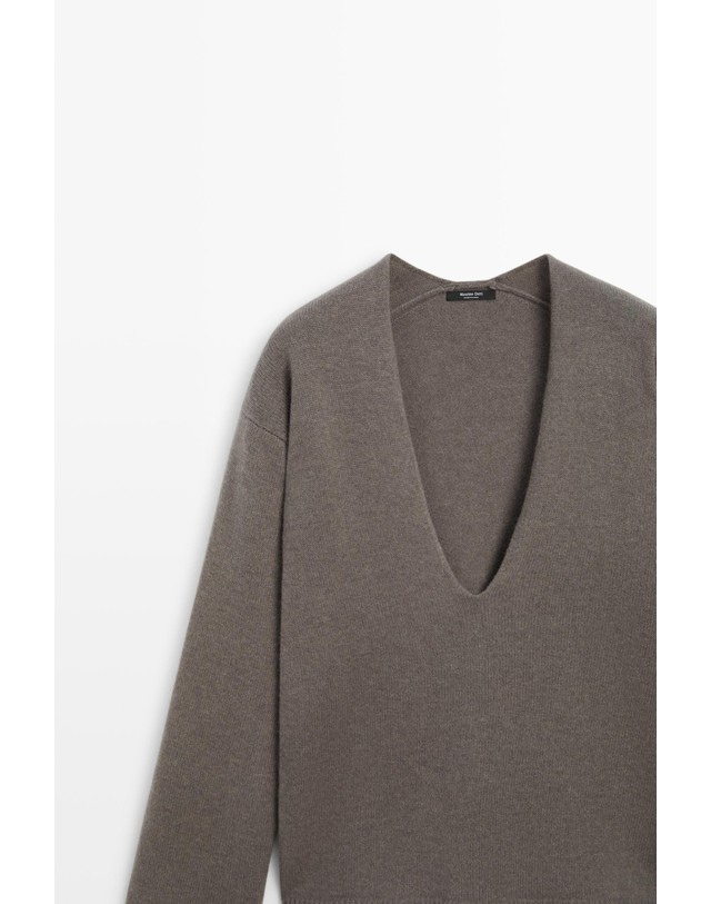 마시모두띠 마시모두띠 딥 브이넥 울 니트 스웨터 5712/594 TAUPE GREY 그레이 착용컷