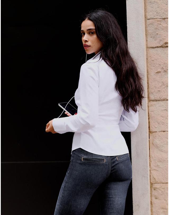 버쉬카 버쉬카 슬림핏 화이트 긴팔 셔츠 2910/710 WHITE 착용컷
