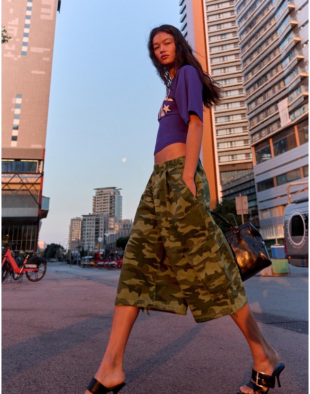 버쉬카 버쉬카 카모 프린트 카고 버뮤다 팬츠 3351/335 KHAKI 카키 착용컷