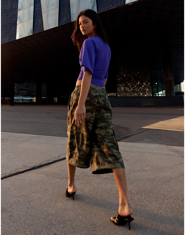 버쉬카 버쉬카 카모 프린트 카고 버뮤다 팬츠 3351/335 KHAKI 카키 착용컷