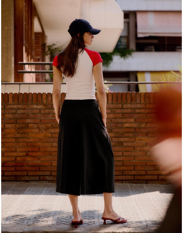 버쉬카 버쉬카 버튼 플리츠 큐롯 버뮤다 팬츠 2845/741 BLACK 블랙 착용컷