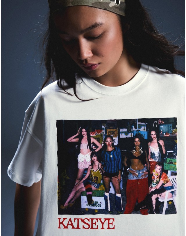 버쉬카 버쉬카 캣츠아이 그래픽 오버핏 반팔 티셔츠 3281/160 OFF WHITE 아이보리 착용컷