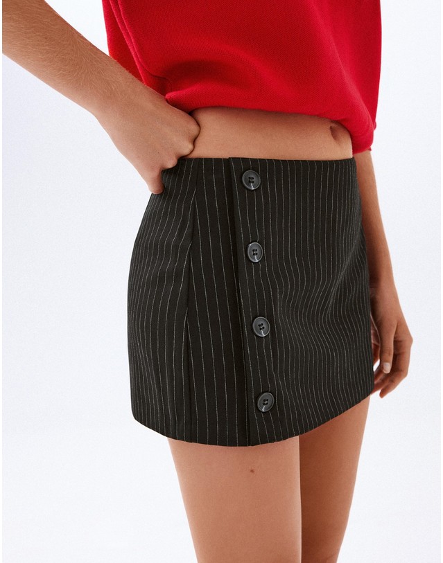 버쉬카 버쉬카 버튼 플리츠 미니 스커트 3014/741 WHITE / BLACK 블랙 착용컷