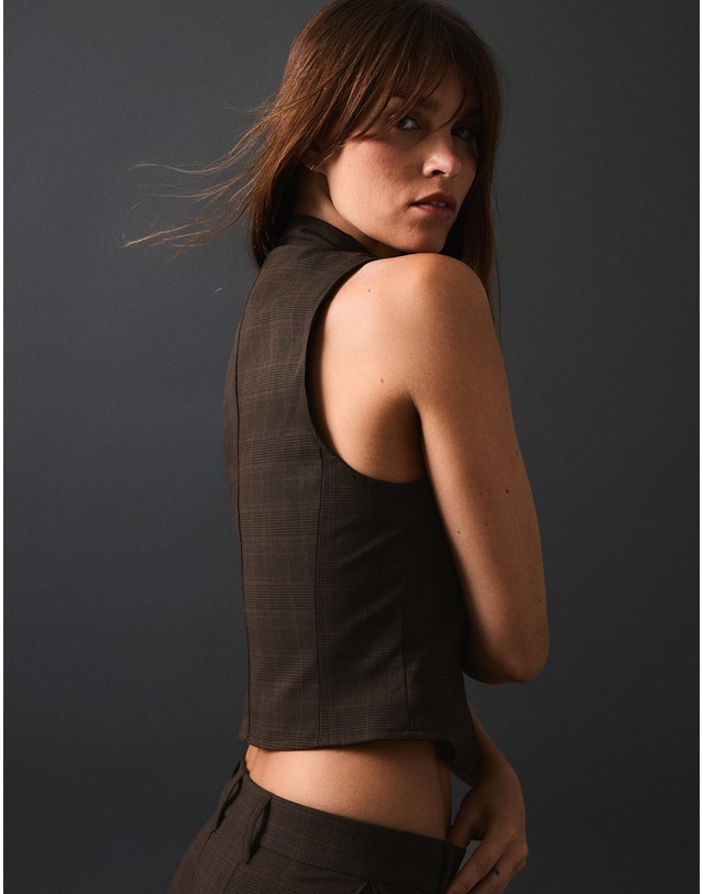 버쉬카 버쉬카 크로스 버튼 베스트 2548/232 BROWN 초콜릿 착용컷