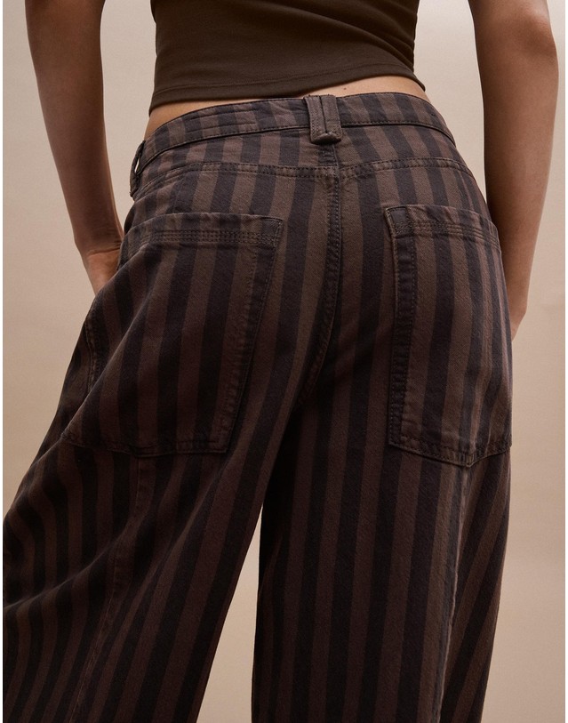 버쉬카 버쉬카 스트라이프 배럴 와이드 팬츠 2927/335 BROWN 초콜릿 착용컷