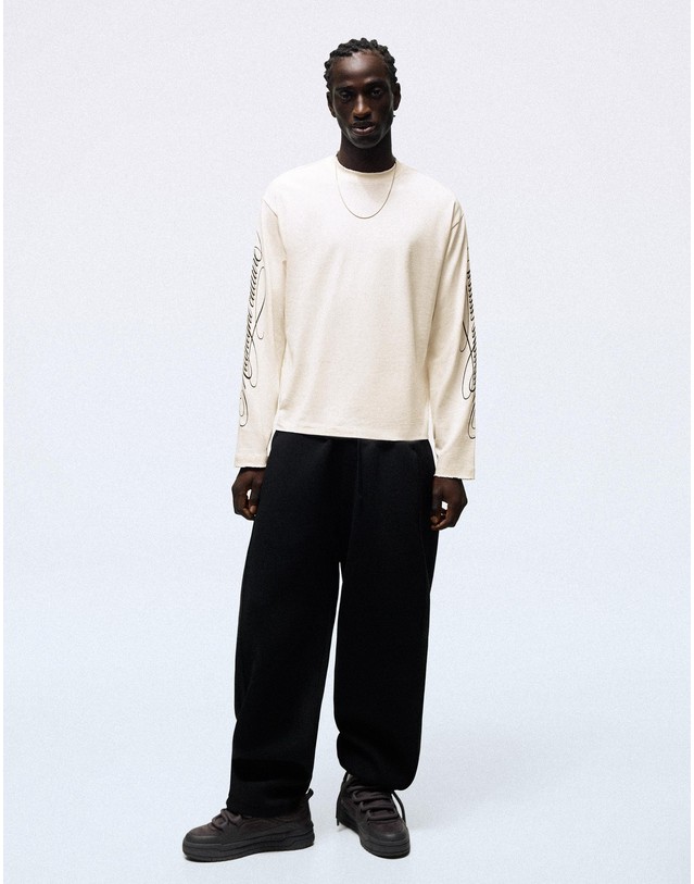 버쉬카 버쉬카 프린트 크루넥 긴팔 티셔츠 3247/120 OFF WHITE 아이보리 착용컷
