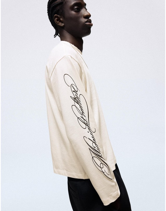 버쉬카 버쉬카 프린트 크루넥 긴팔 티셔츠 3247/120 OFF WHITE 아이보리 착용컷