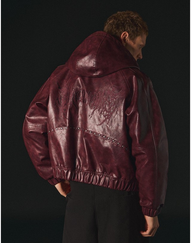 버쉬카 버쉬카 스터드 후드 집업 자켓 2560/677 MAROON 레드 착용컷