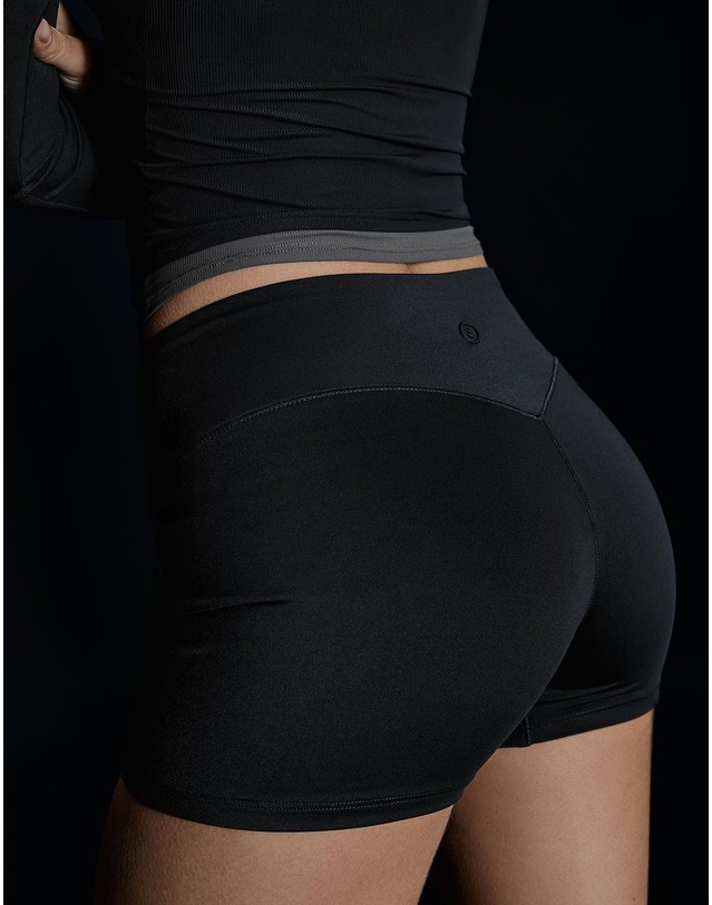 버쉬카 버쉬카 테크니컬 퀵드라이 반바지 3262/143 BLACK 블랙 착용컷