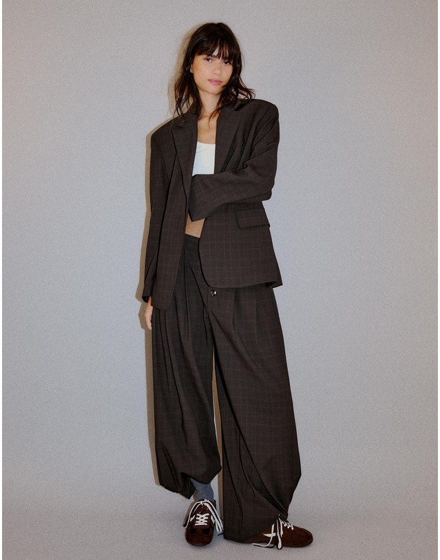 버쉬카 버쉬카 슬림핏 체크 블레이저 2461/232 BROWN 초콜릿 착용컷