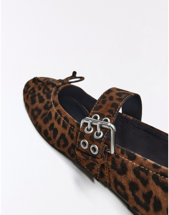 버쉬카 버쉬카 레오파드 버클 발레리나 플랫 1638/864 ANIMAL PRINT 브라운 착용컷
