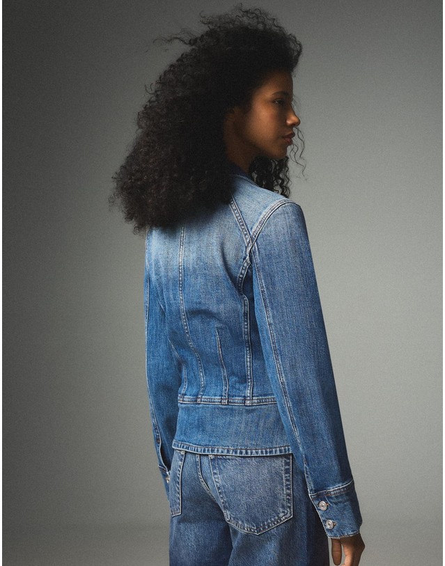 버쉬카 버쉬카 크롭 버튼 포켓 데님 자켓 3252/180 LIGHT BLUE 블루 착용컷