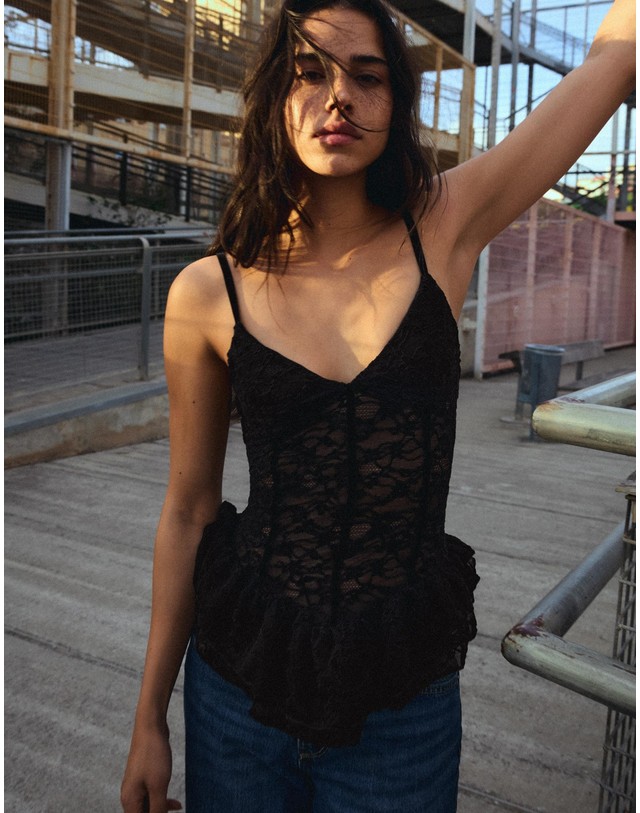 버쉬카 버쉬카 러플 레이스 민소매 스트랩 탑 3374/759 BLACK 블랙 착용컷