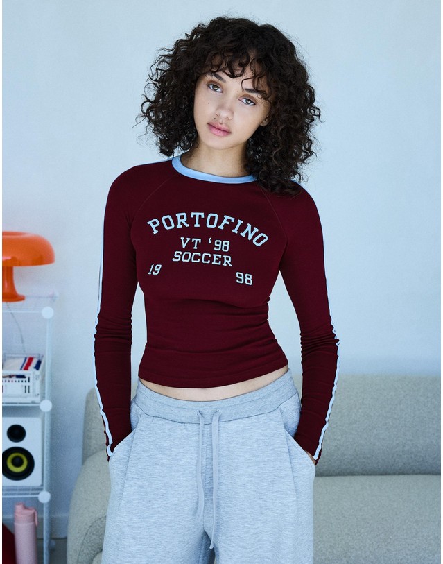 버쉬카 버쉬카 배색 프린트 크롭 긴팔 티셔츠 3974/093 BURGUNDY 레드 착용컷