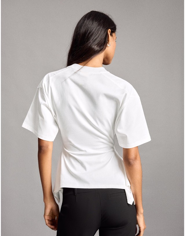 버쉬카 버쉬카 컷아웃 그래픽 반팔 티셔츠 4551/360 OFF WHITE 화이트 착용컷