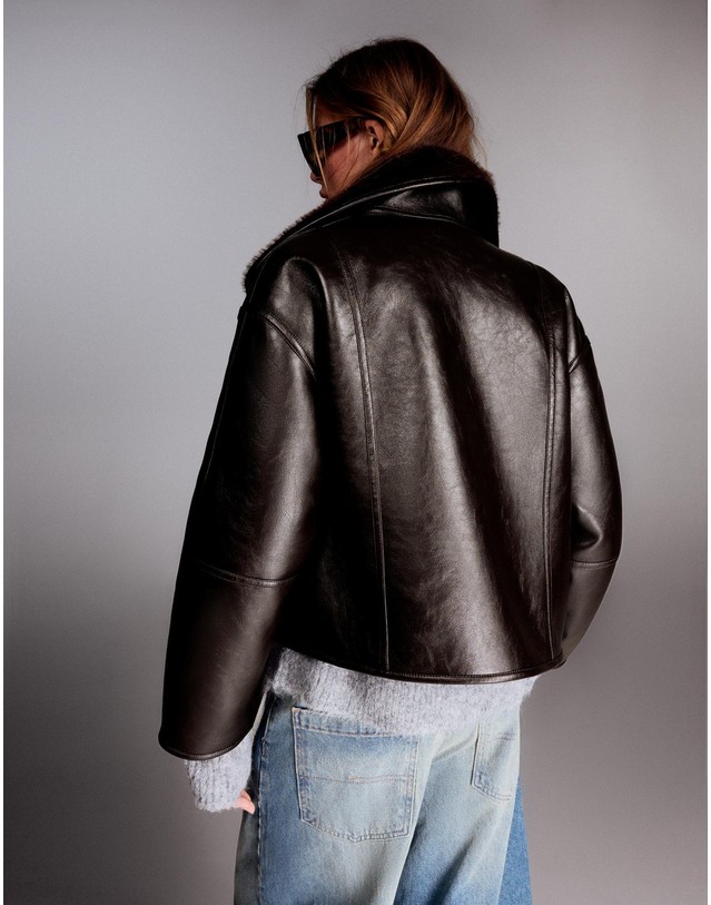 버쉬카 버쉬카 양면 레더 이펙트 크롭 자켓 3504/407 BROWN 초콜릿 착용컷