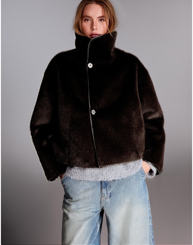 버쉬카 버쉬카 양면 레더 이펙트 크롭 자켓 3504/407 BROWN 초콜릿 착용컷
