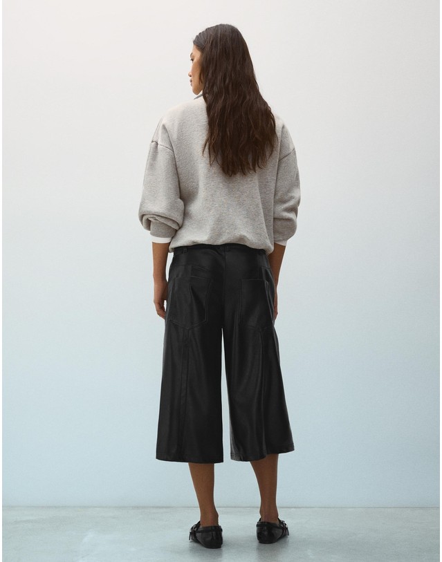 버쉬카 버쉬카 레더 이펙트 버뮤다 팬츠 3950/232 BLACK 블랙 착용컷