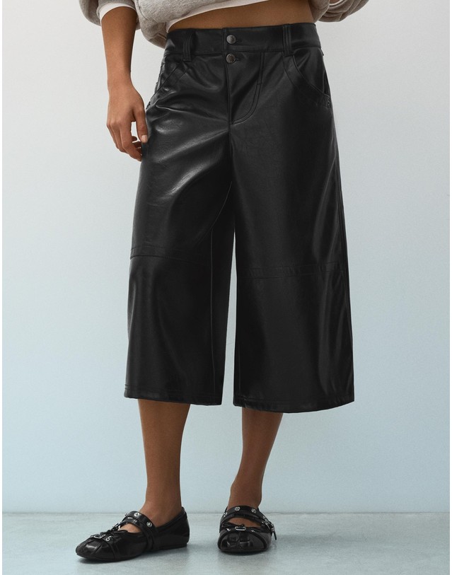 버쉬카 버쉬카 레더 이펙트 버뮤다 팬츠 3950/232 BLACK 블랙 착용컷