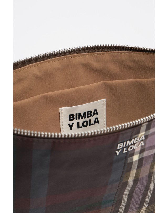 빔바이롤라 빔바이롤라 타탄 체크 패치워크 파우치 262BBV405.20254 TARTAN CHOCOLATE GREEN 멀티컬러 착용컷