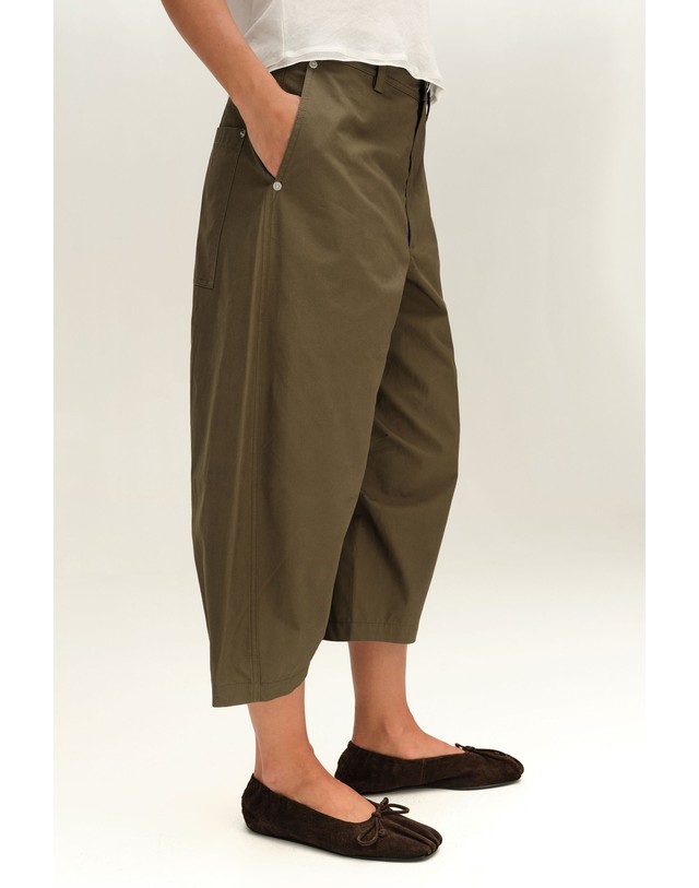 빔바이롤라 빔바이롤라 배럴핏 코튼 크롭 팬츠 262BR6014.10546 KHAKI BROWN 카키 착용컷